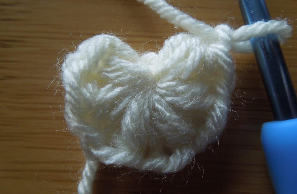 6 Puff Stitches done, about to join to first Puff Stitch