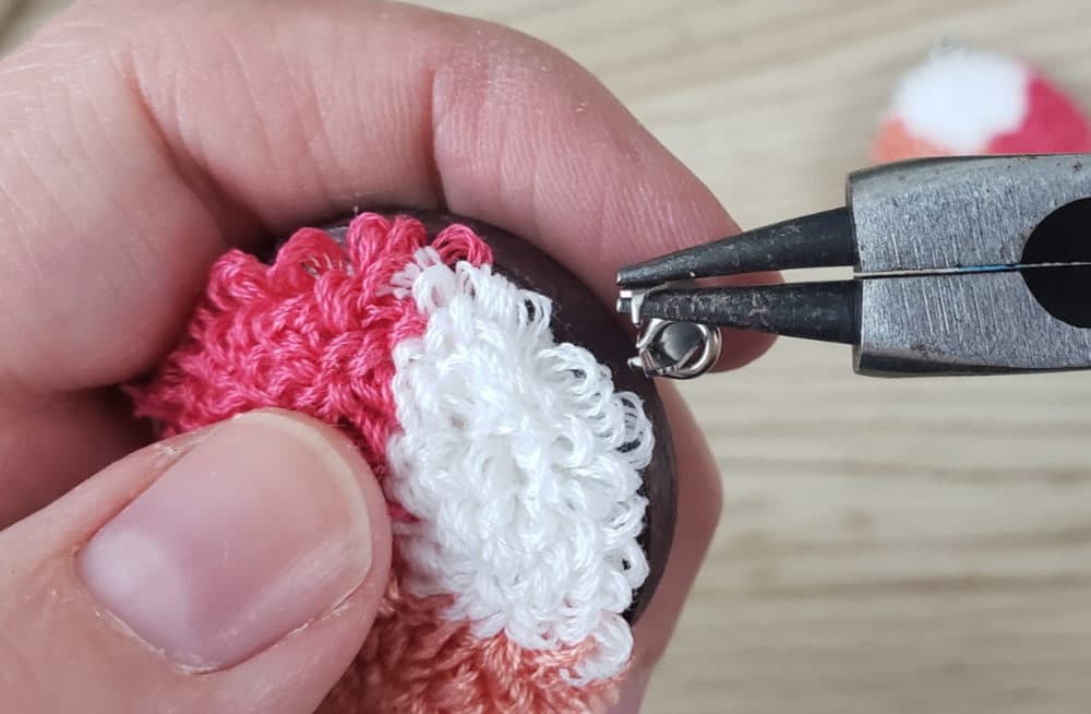 Remove the clip on the bezel