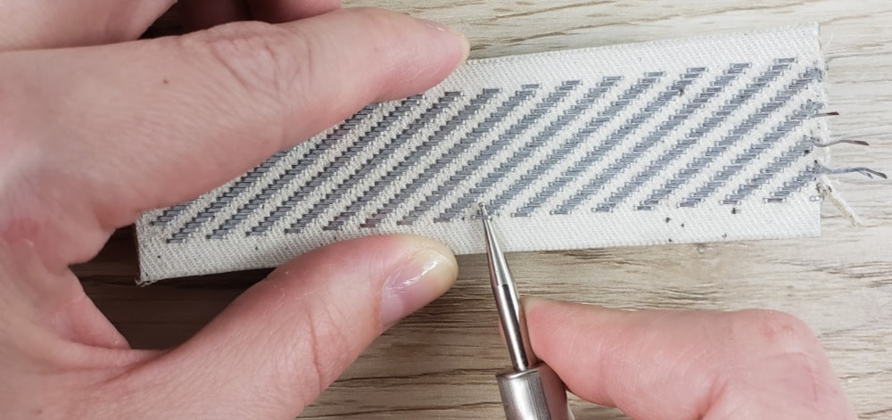 Removing staples from gripper strips