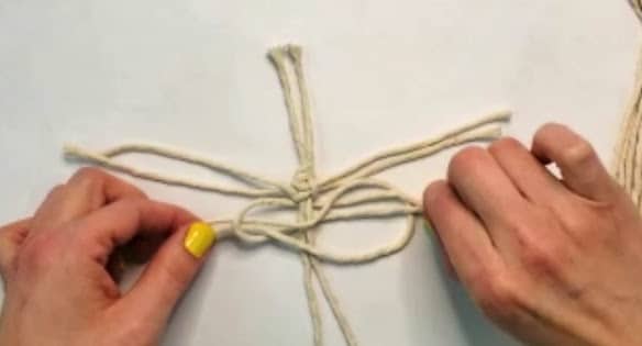 Alternating the knots on macrame feather