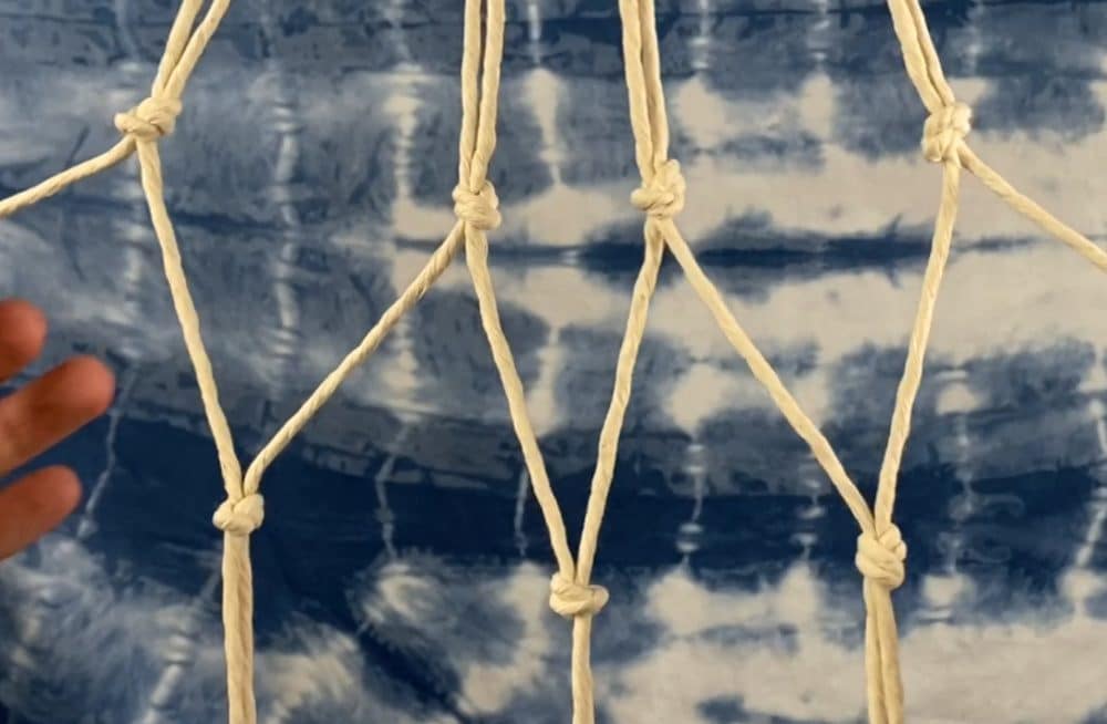 keep tyeing the knots | macrame plant hanger tutorial
