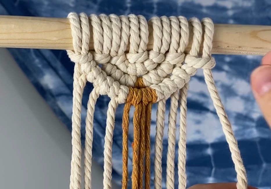 Attach filler cord to the dowel on the right with a larks head knot