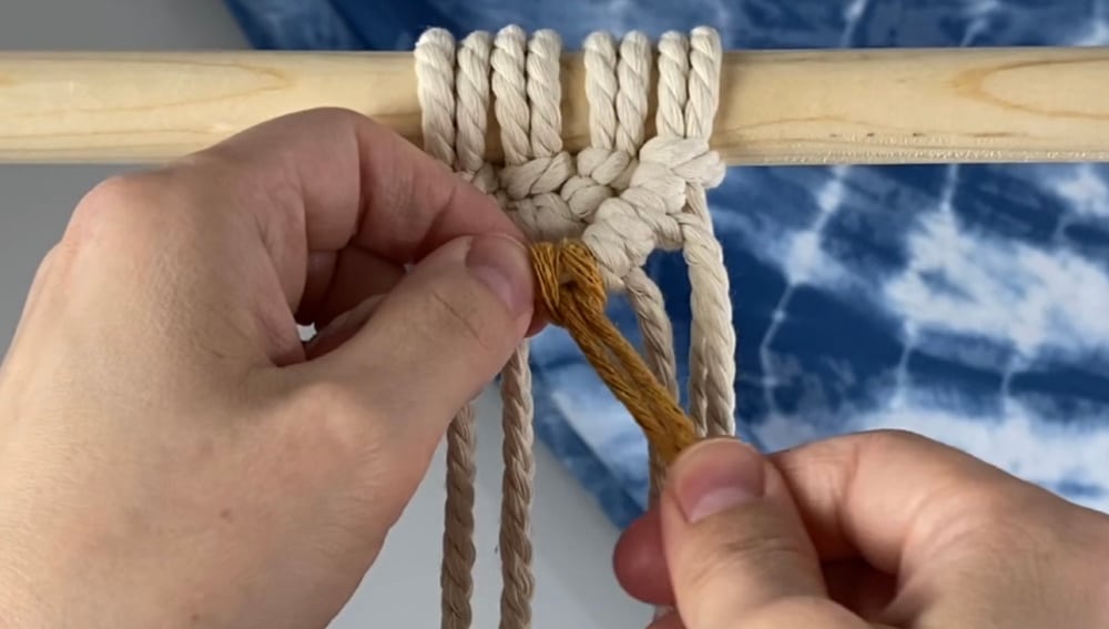 Add a piece of contrasting rope in the middle