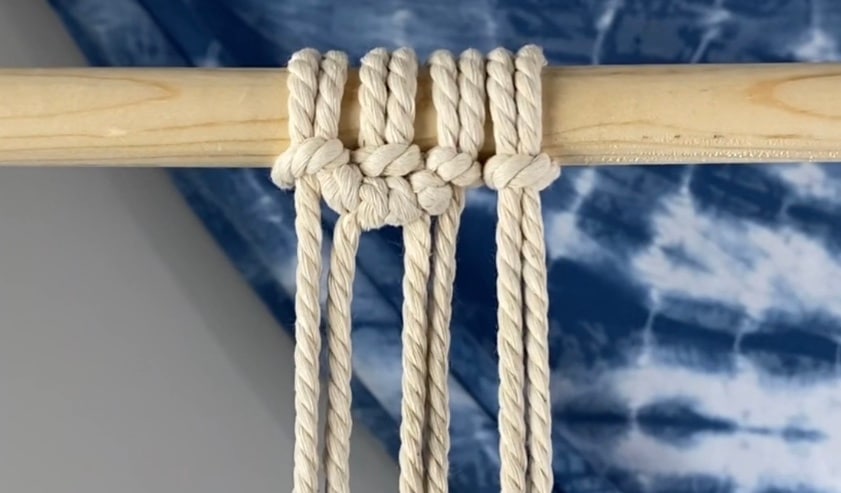 Attach the next pieces of rope on the right with a larks head knot