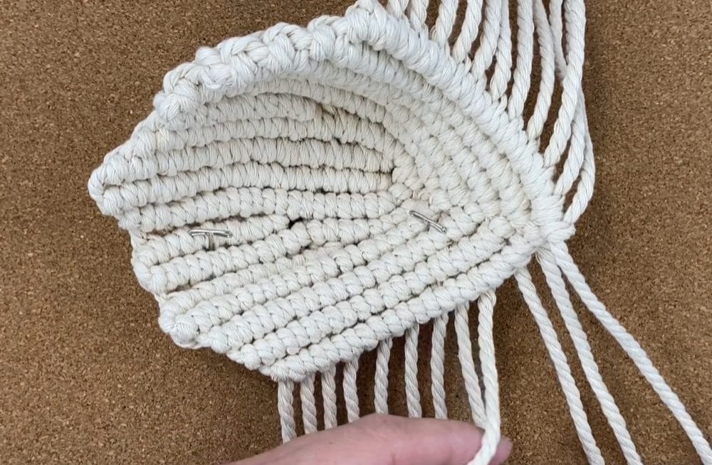 4 rows of double half hitch knots