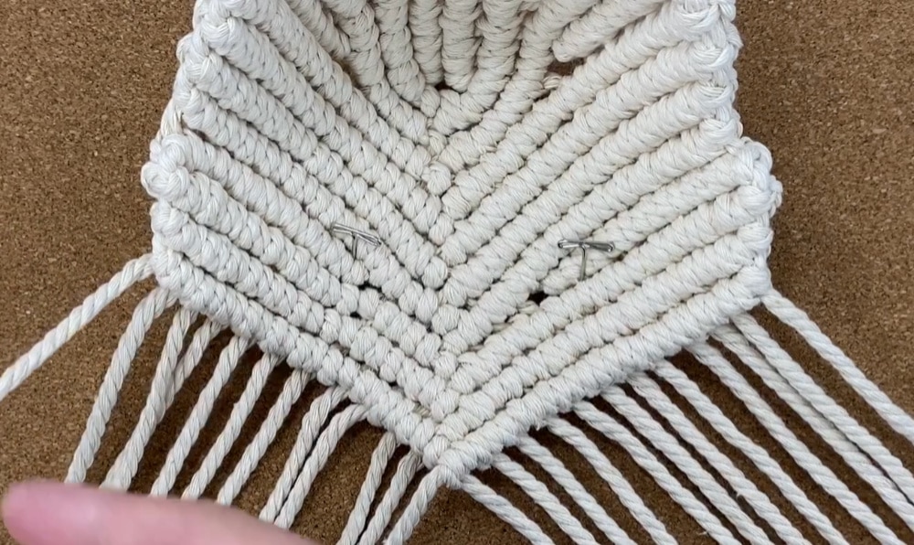 Last three normal rows of double half hitch knots for macrame flower