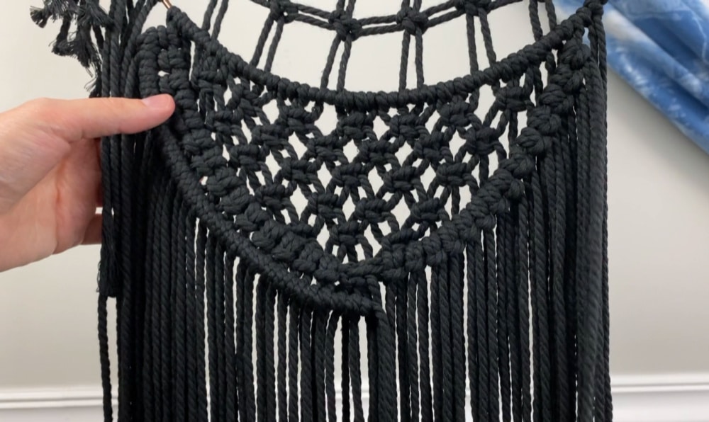 Double half hitch knots on the left