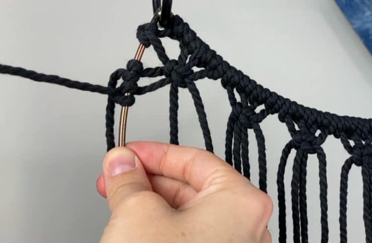 Double half hitch knots on the left | macrame dream catcher