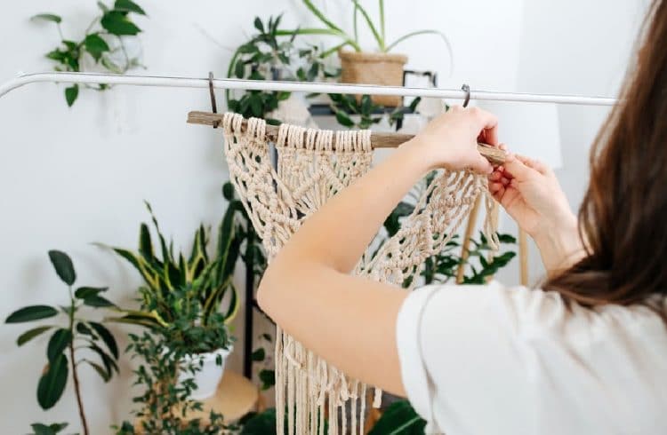 Person doing macrame | macrame wall hanging kits