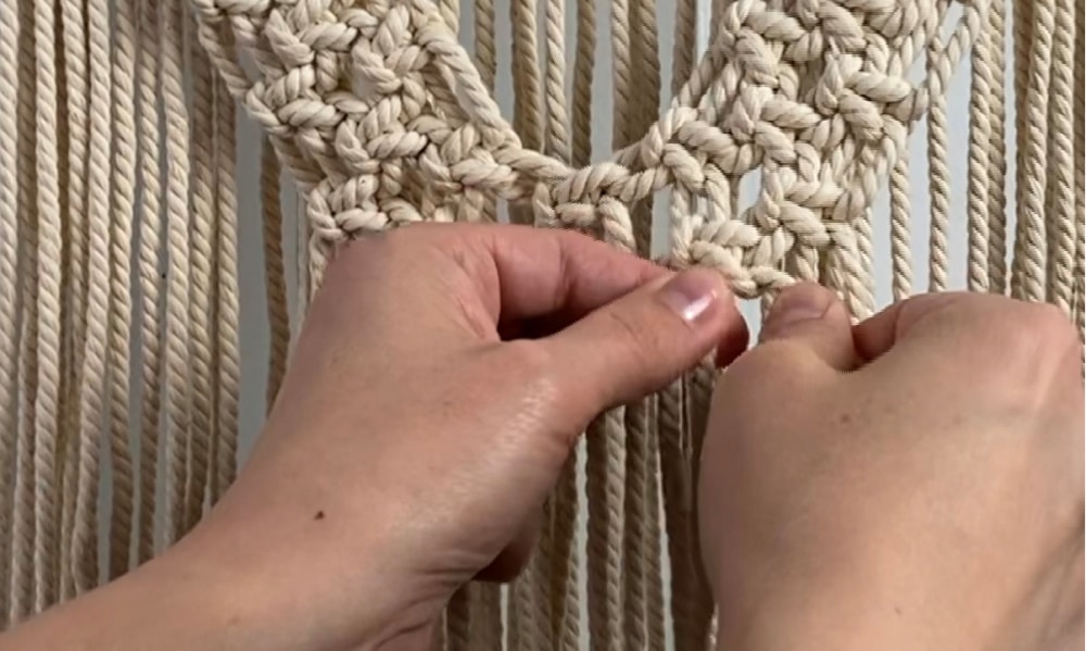 attaching the alternating square knot bands together | DIY Macrame Wall Hanging