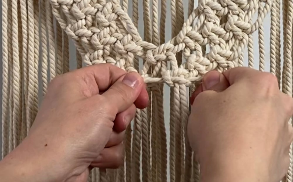 attaching the alternating square knot bands together | DIY Macrame Wall Hanging