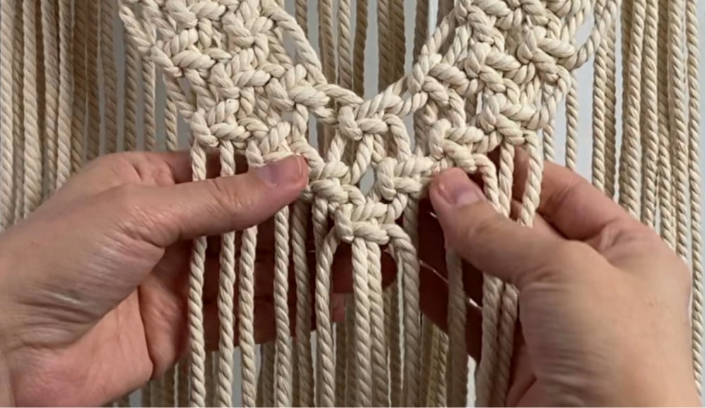 attaching the alternating square knot bands together | DIY Macrame Wall Hanging