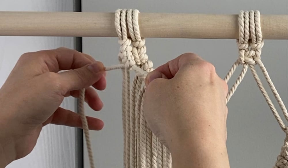 Tie Double Half Hitch Knots 