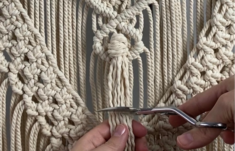Tie a rya knot in the middle of the diamond | DIY Macrame Wall Hanging Tutorial