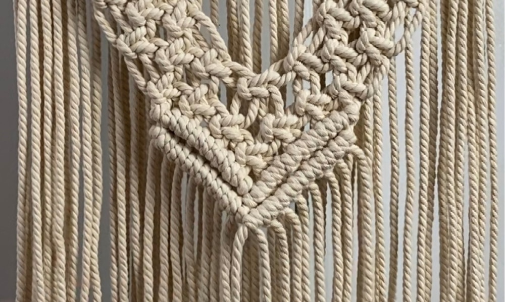 Tie the second row of double half hitch knots