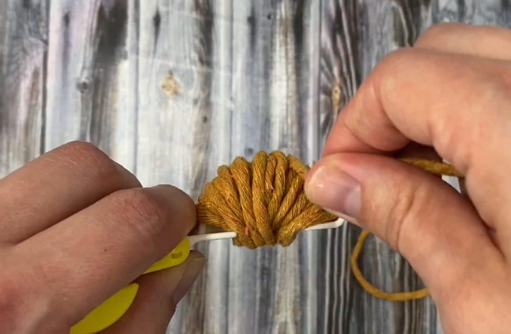 making pom poms with a clover pom pom maker | DIY macrame fall wreath