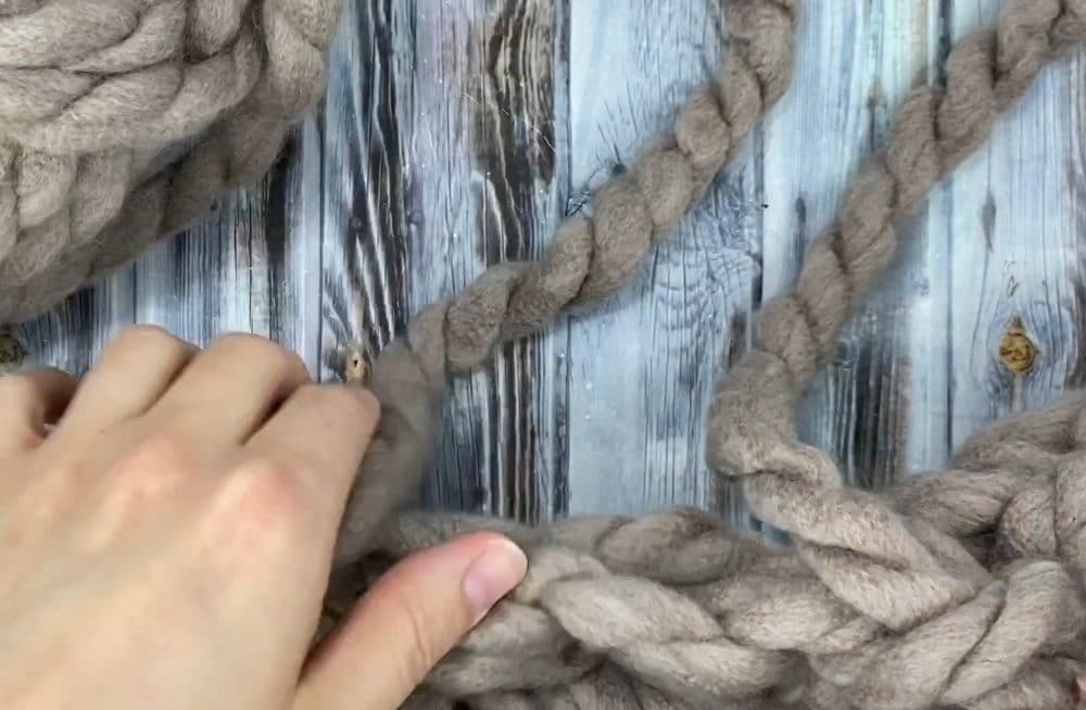 adding new yarn to super chunky crochet rug