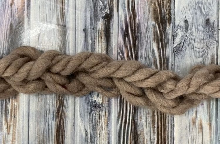 DIY Crochet Rug with Bulky Yarn (super easy free pattern )