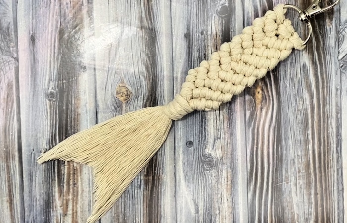 Macrame Mermaid Tail Keychain DIY // Tutorial + Video