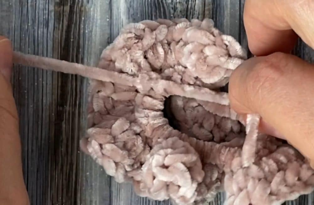 finishing crochet velvet scrunchie