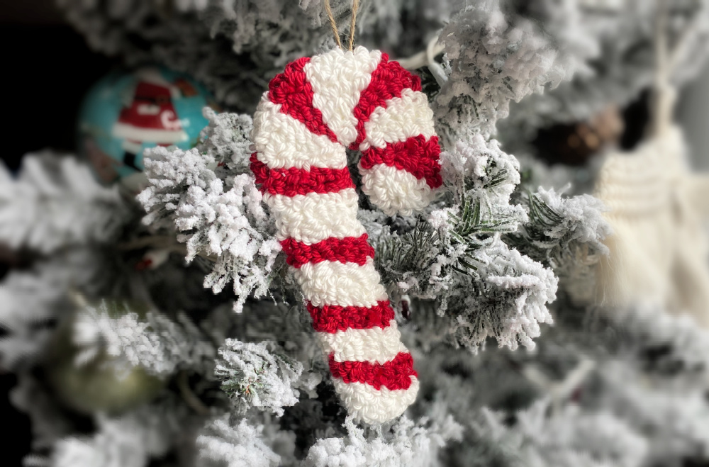 3 Free Punch Needle Christmas Patterns (& Tutorials!) DIY Ornaments