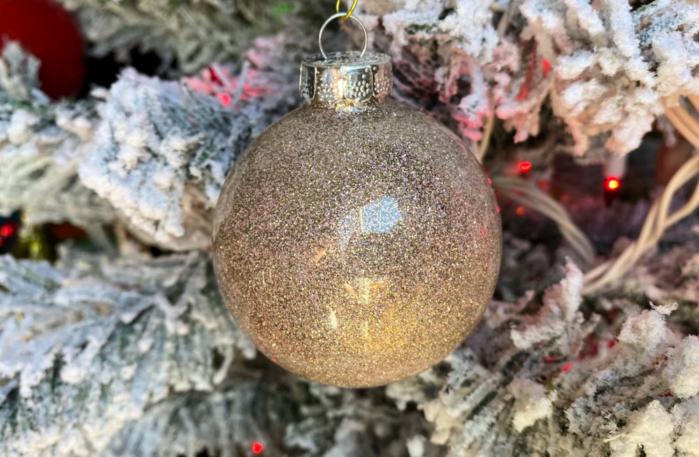 Easy DIY Glitter Ornaments with Polycrylic (tutorial & video!)