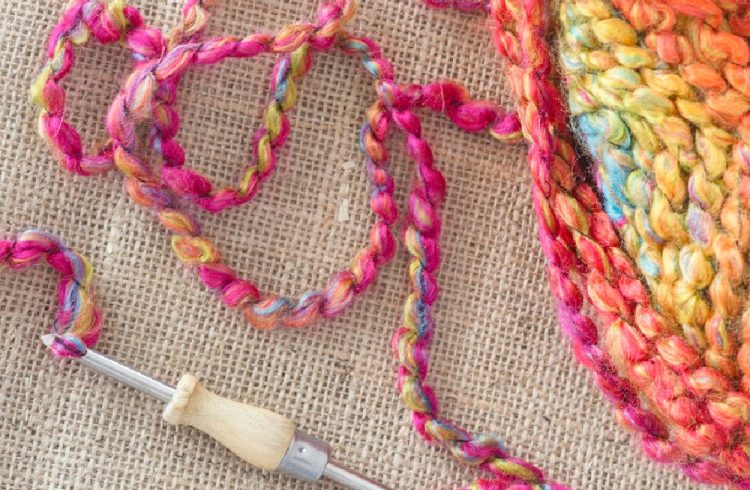 how to thread a punch needle with yarn
