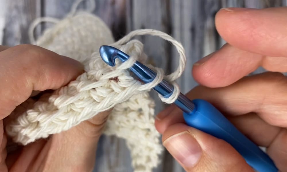 crocheting the thermal stitch rows