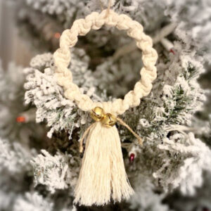 Macrame Christmas ornaments featured image