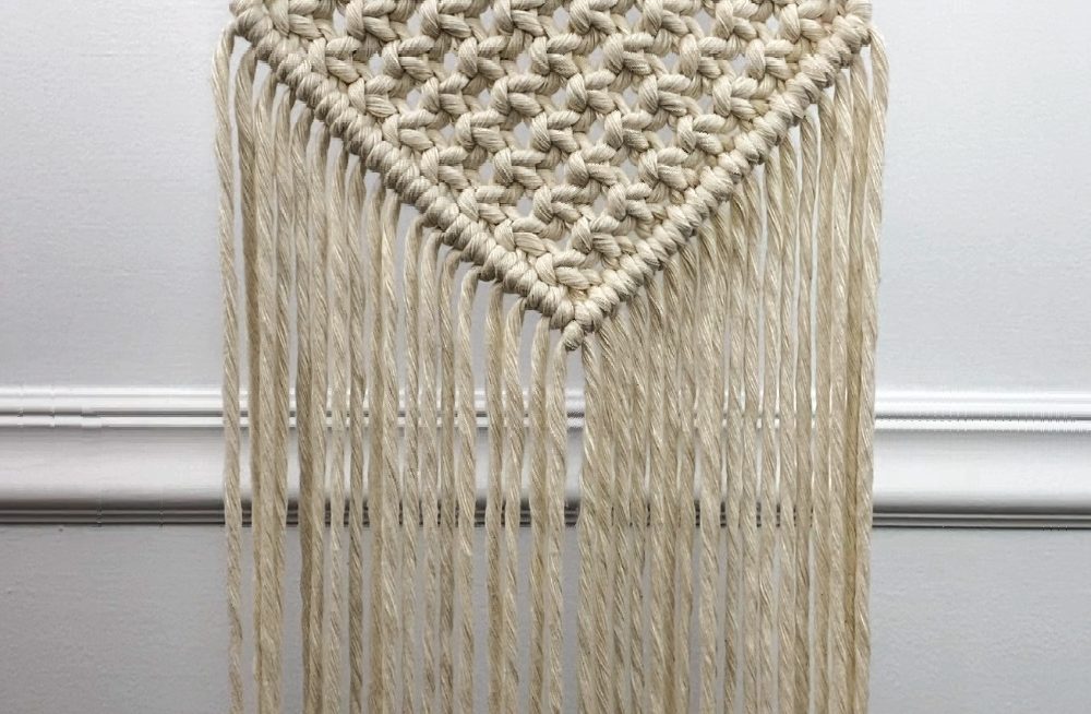 make a row of diagonal double half hitch knots going down the right and left side | macrame purse DIY