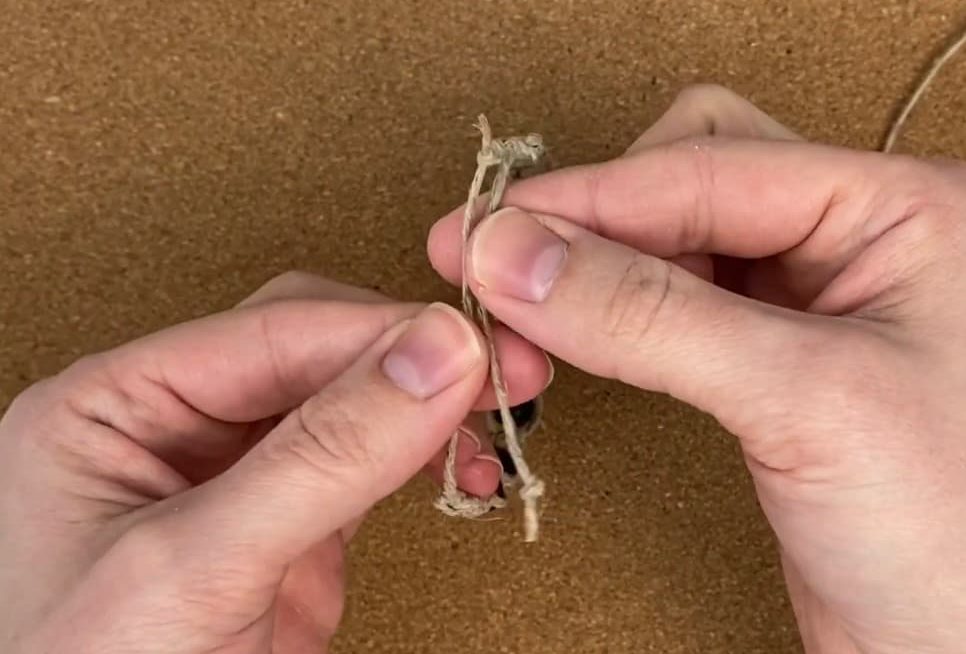 how to tie square knot bracelet closure