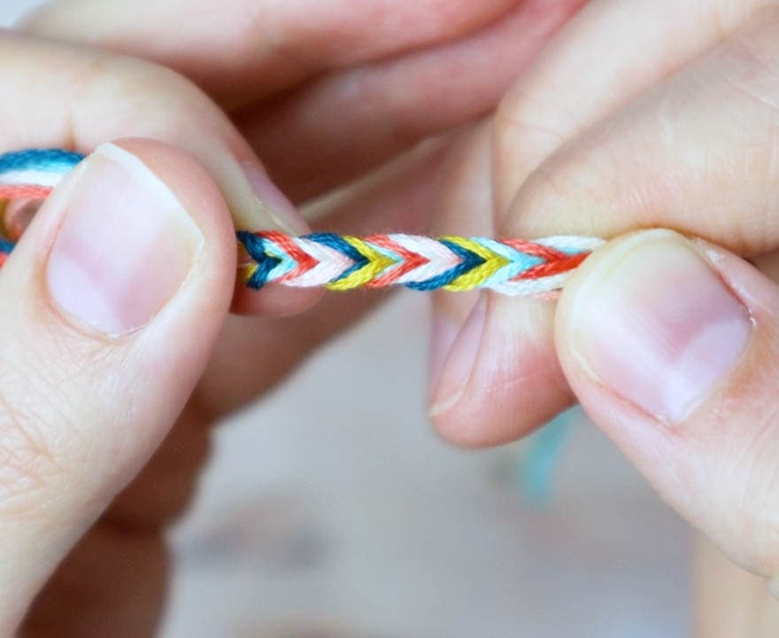 6 Easy Friendship Bracelet Patterns (Tutorials & Videos