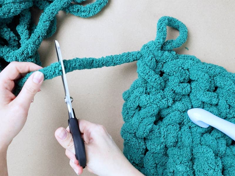 Free {Super Bulky} Crochet Throw Blanket Pattern