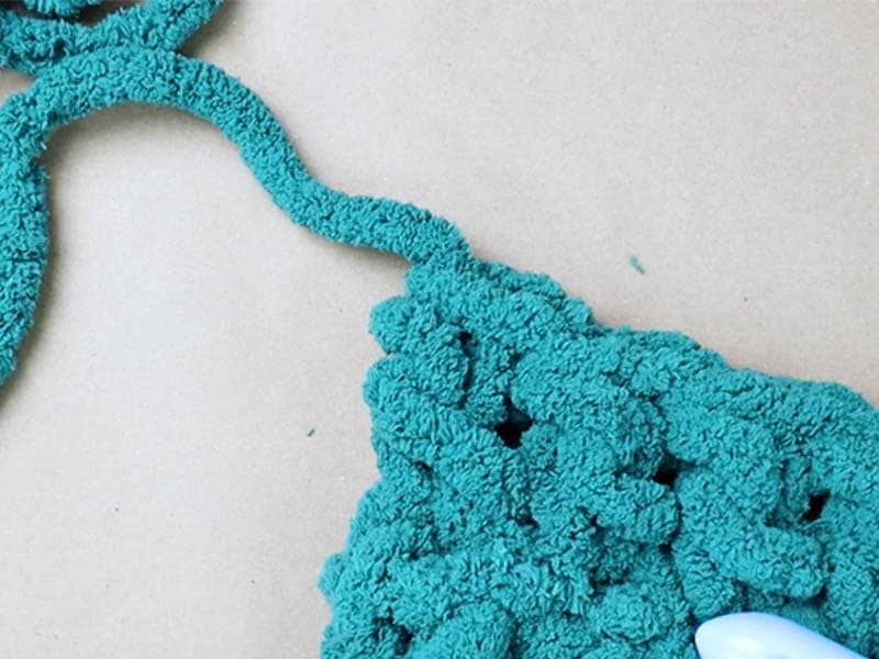 finish off the blanket and weave in the ends