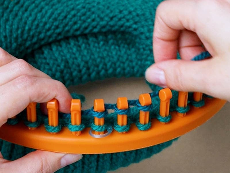 wrap the next row with the new color of yarn