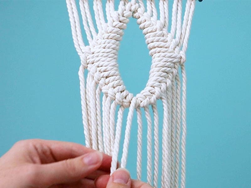connect the bottom of the macrame diamond with a half hitch knot