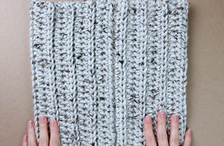 How to Crochet a Chunky Cowl (with one skein of yarn!) | Marching North