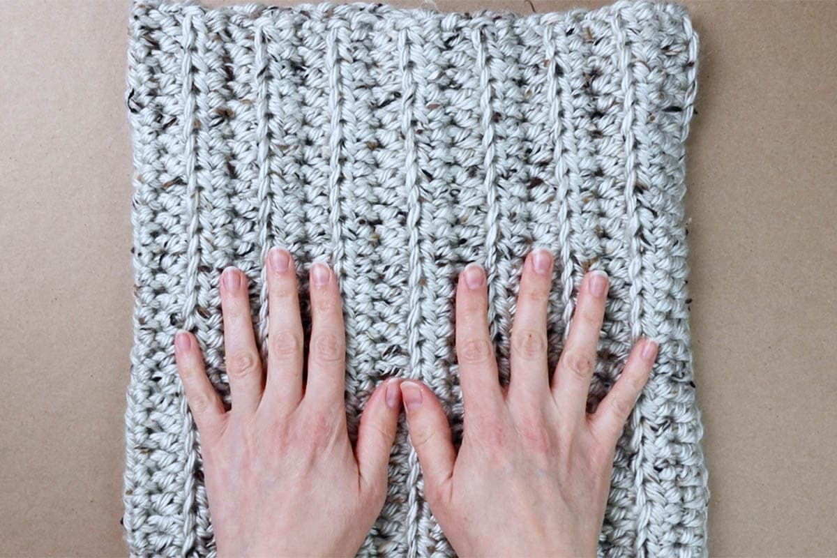 How to Crochet a Chunky Cowl (with one skein of yarn!) | Marching North