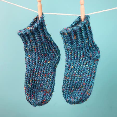 How to Loom Knit Slipper Socks (Easy Tutorial & Video!)