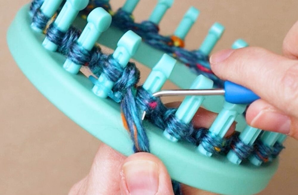 slide the hook down through the top loop