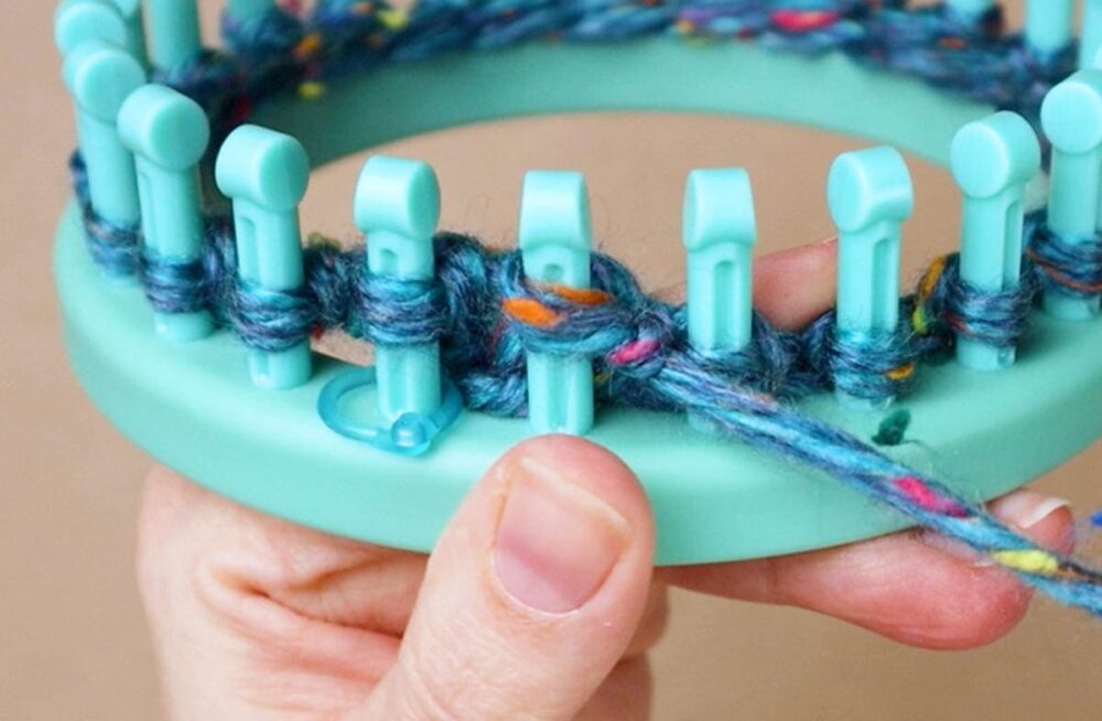 pull the yarn to tighten the purl stitch
