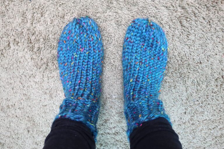 How to Loom Knit Slipper Socks (Easy Tutorial & Video!) Marching North