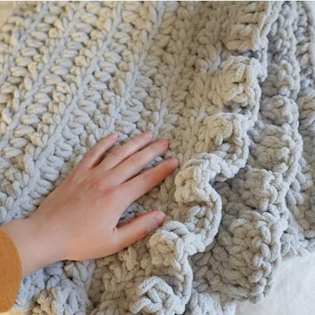 featured image for chunky crochet baby blanket pattern post