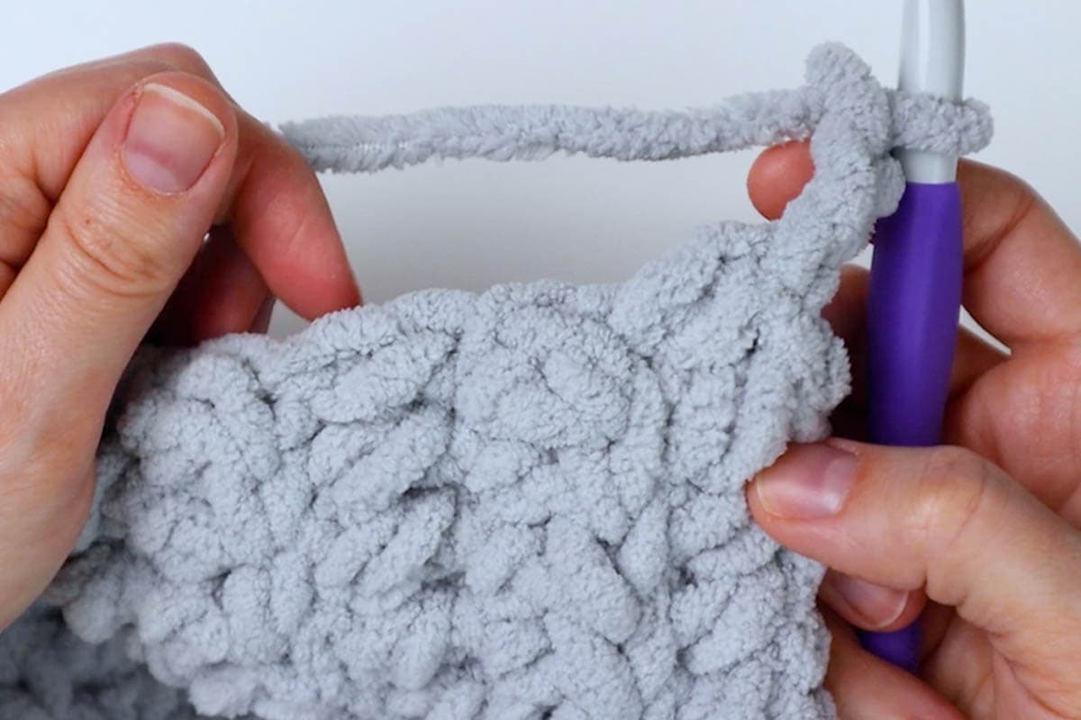 How to Make a Chunky Crochet Baby Blanket (for Beginners