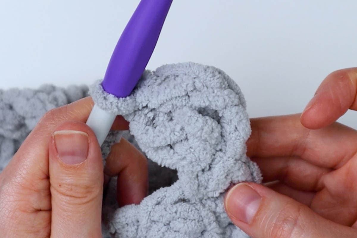 make 2 double crochet in the side of the first row