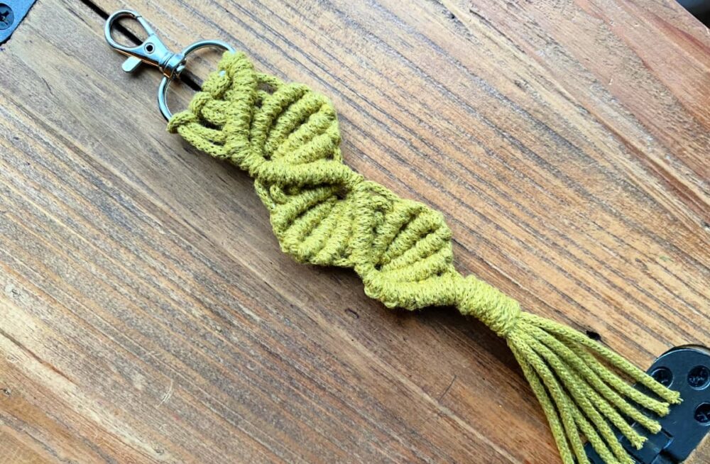 Bernat Macramé Keychains: Free Pattern and Tutorial - moogly