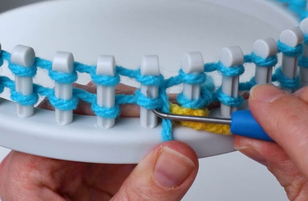 hook the bottom loop on the peg