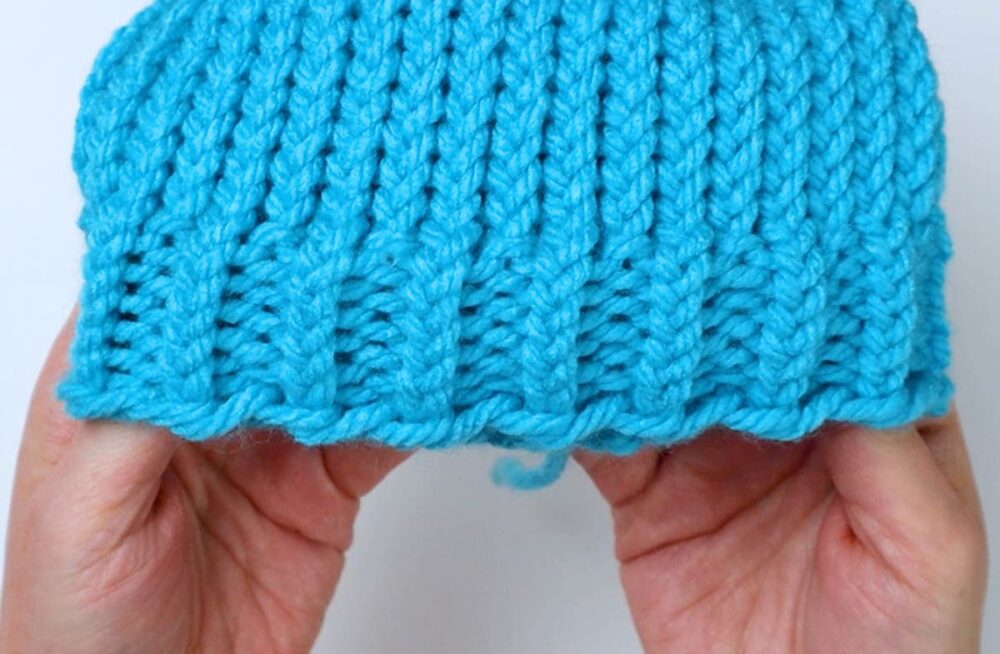 brim with loose cast on row