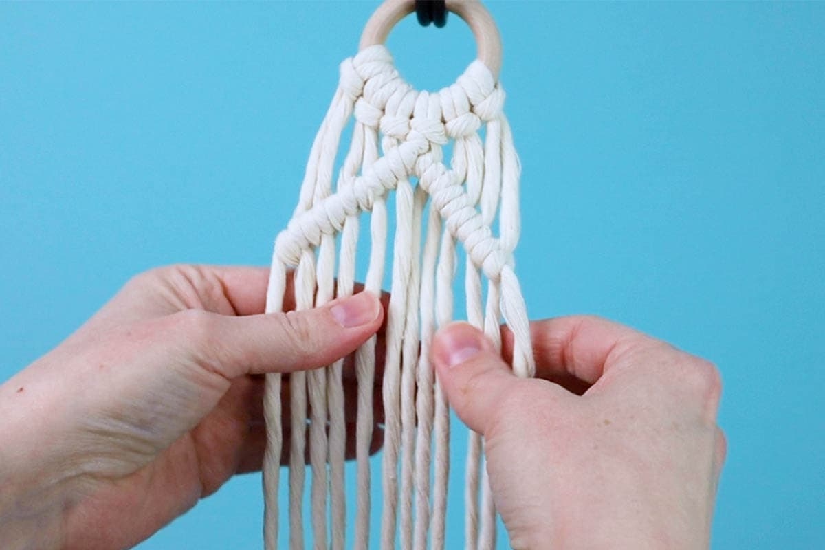 Easy DIY Macrame Hat Hanger Tutorial for Beginners (PDF) - Happy Knotting  Macrame Patterns