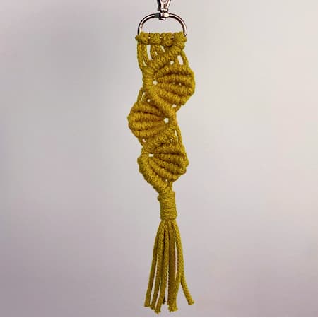 featured image for macrame keychain pattern